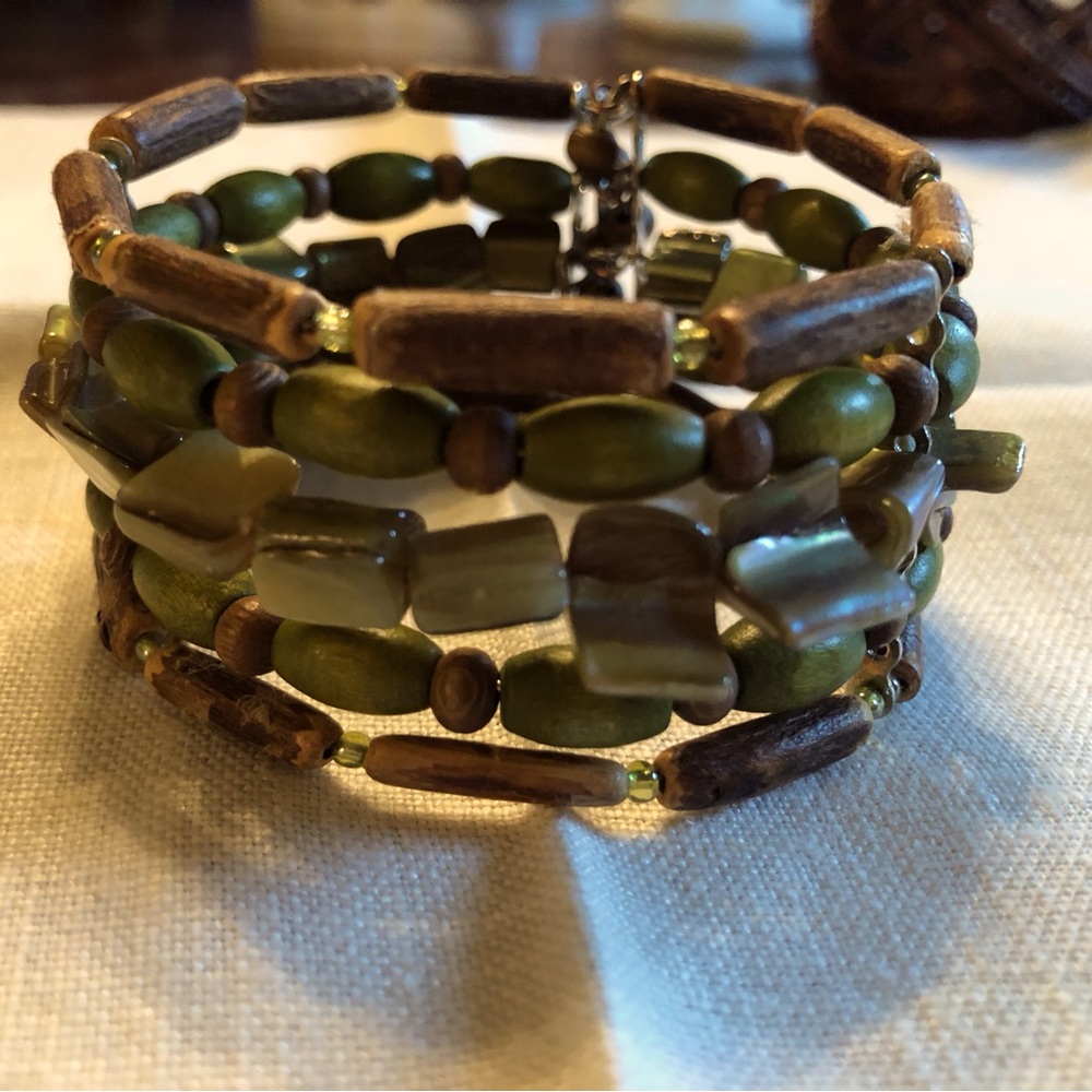 NWOT OS Bracelet Wood & Freshwater Pearl Green & Brown